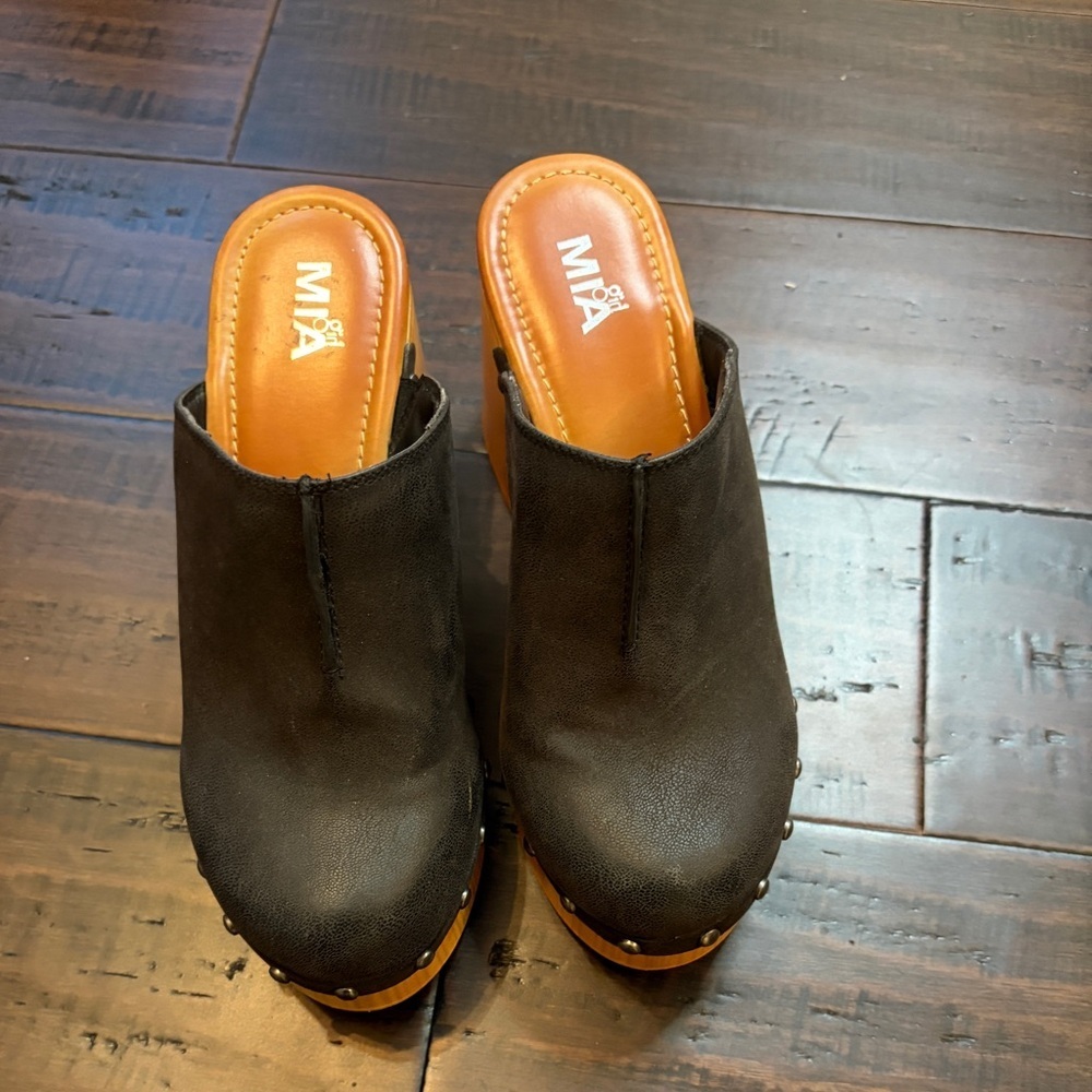 MIA charcoal Wood-like Platform Clogs & Stud Details. Chunky 90’s block heel Y2K - Picture 6 of 9